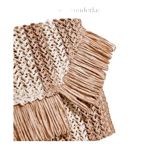 Beige straw clutch