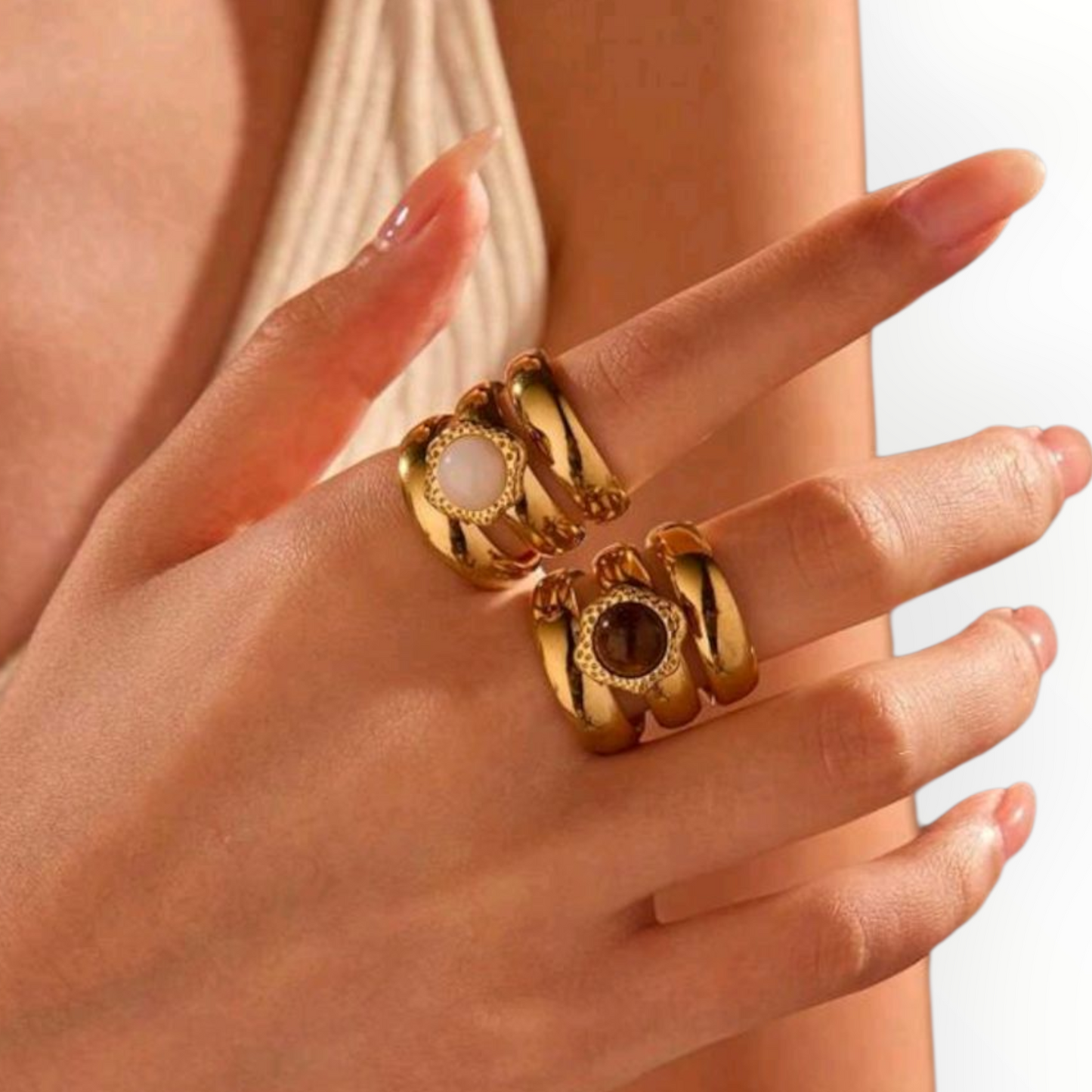 Noura Hand Ring
